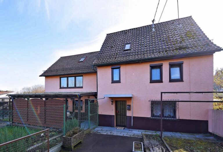 Haus mit Potenzial & vielfältigen Nutzungsmöglichkeiten – ideal auch für Handwerker & Tierfreunde!