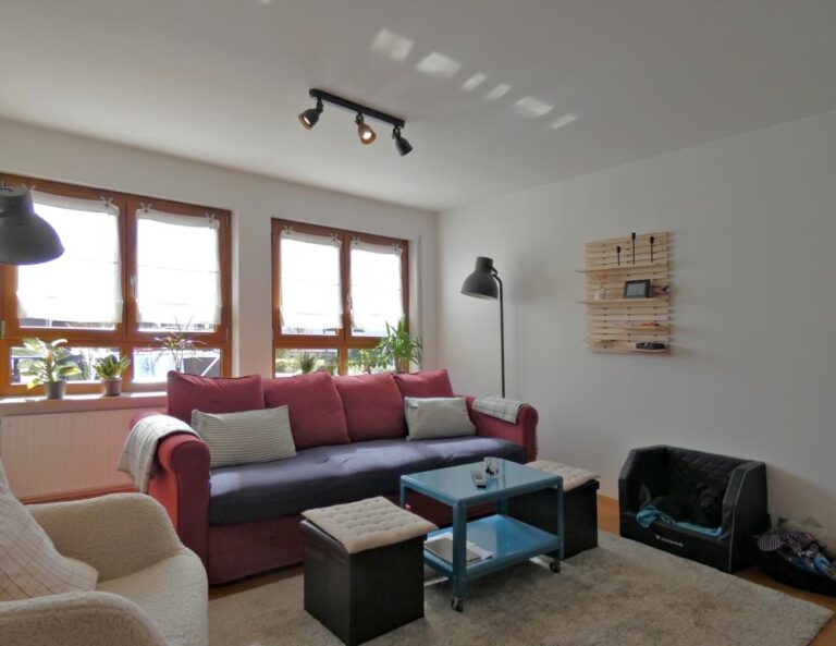Helle, gepflegte 3,5-Zimmerwohnung mit großem Südbalkon, Tiefgarage und Stellplatz!