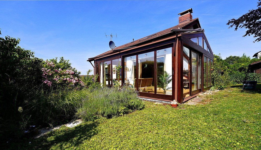 Wohnhaus mit Wintergarten!