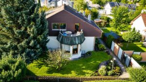 Großzügige Doppelhaushälfte mit sonniger Terrasse und großem Garten in ruhiger Lage!