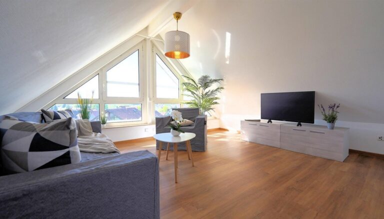 Besondere Maisonettewohnung – top saniert und mit herrlichem Ausblick -Sie werden begeistert sein!