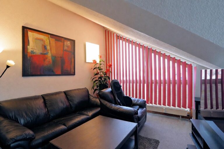 Attraktive 3-Zimmer-Dachgeschosswohnung mit schönem Südbalkon in ruhiger Wohnlage von Bad Rappenau!