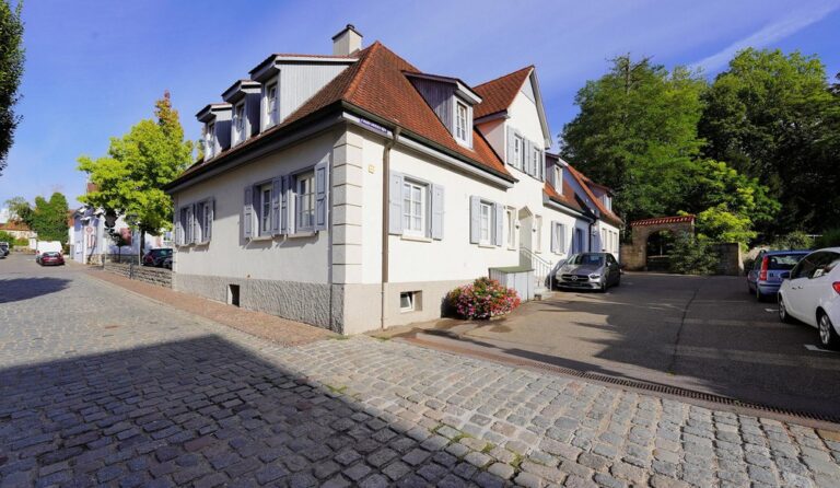 Außergewöhnliches 3-Familienhaus direkt am Stadtgarten – Wohnen und Vermieten unter einem Dach!