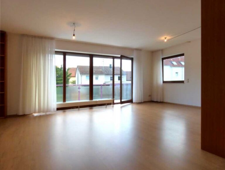 Ansprechend schöne helle und großzügige 3,5 Zimmerwohnung, nähe Salinenpark!